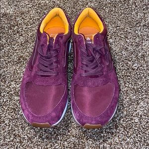 women’s tennis shoes VANS